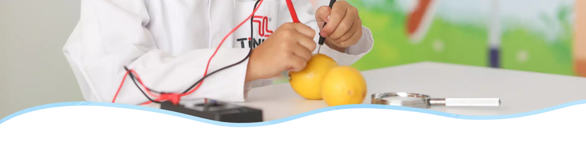 tinker labs, steam, steam módszer, játszva tanulás, természettudomány, mérnök, művészet, matematikai kísérletek, kémiai kísérletek, tinker szülinap, tinker tábor, gyakorlati tudomány, szórakoztató kísérletek